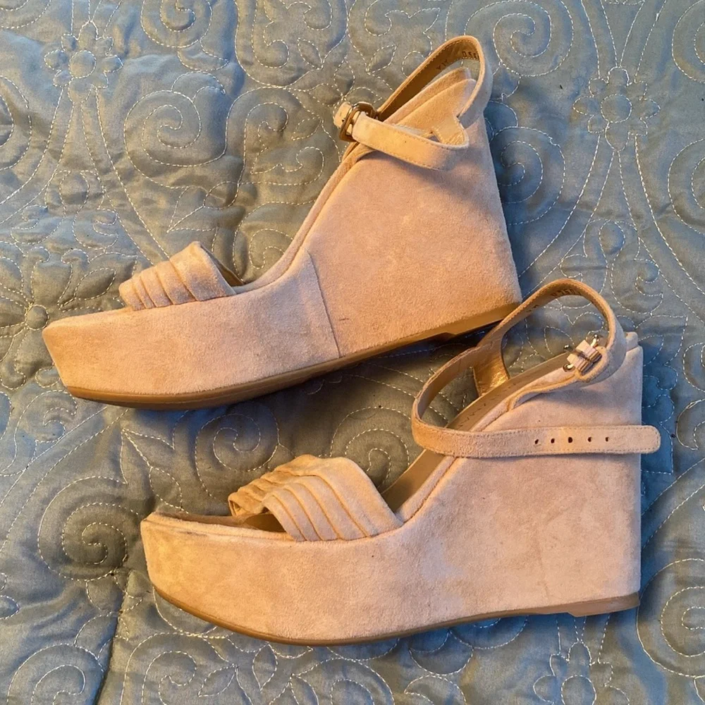 Stuart Weitzman Elegant Tan Wedge Sandals 5” (1.5” platform) - Picture 3 of 9